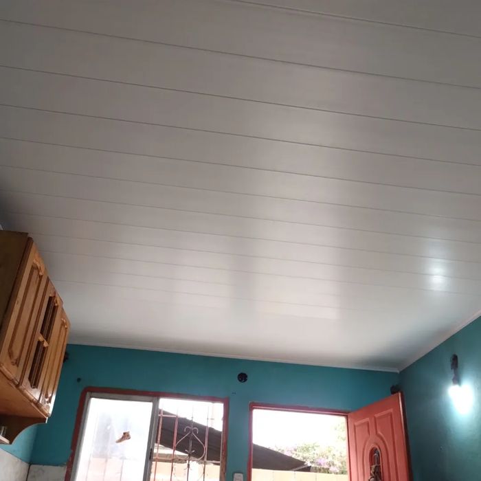 Techo de PVC instalado, obra de cliente